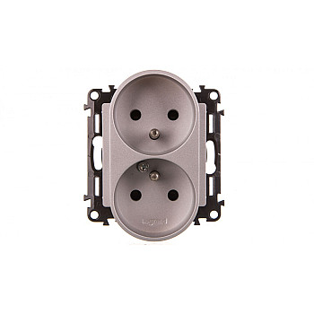 VALENA LIFE Gniazdo podwójne 2P+Z z przesłoną aluminium 753390